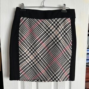 White House Black Market Houndstooth Pencil Skirt